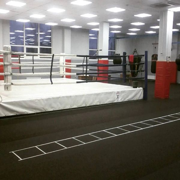 Комфортный зал, все необходимое для тренировок имеется в наличии. Боксерский ринг и мешки к Вашим услугам.
