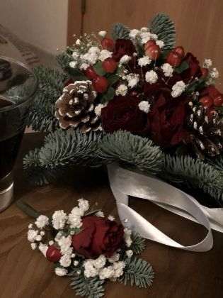 Зимний свадебный букет и бутоньерка