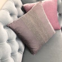 Декоративные подушки, выполнены из шелкового бархата двух цветов. 